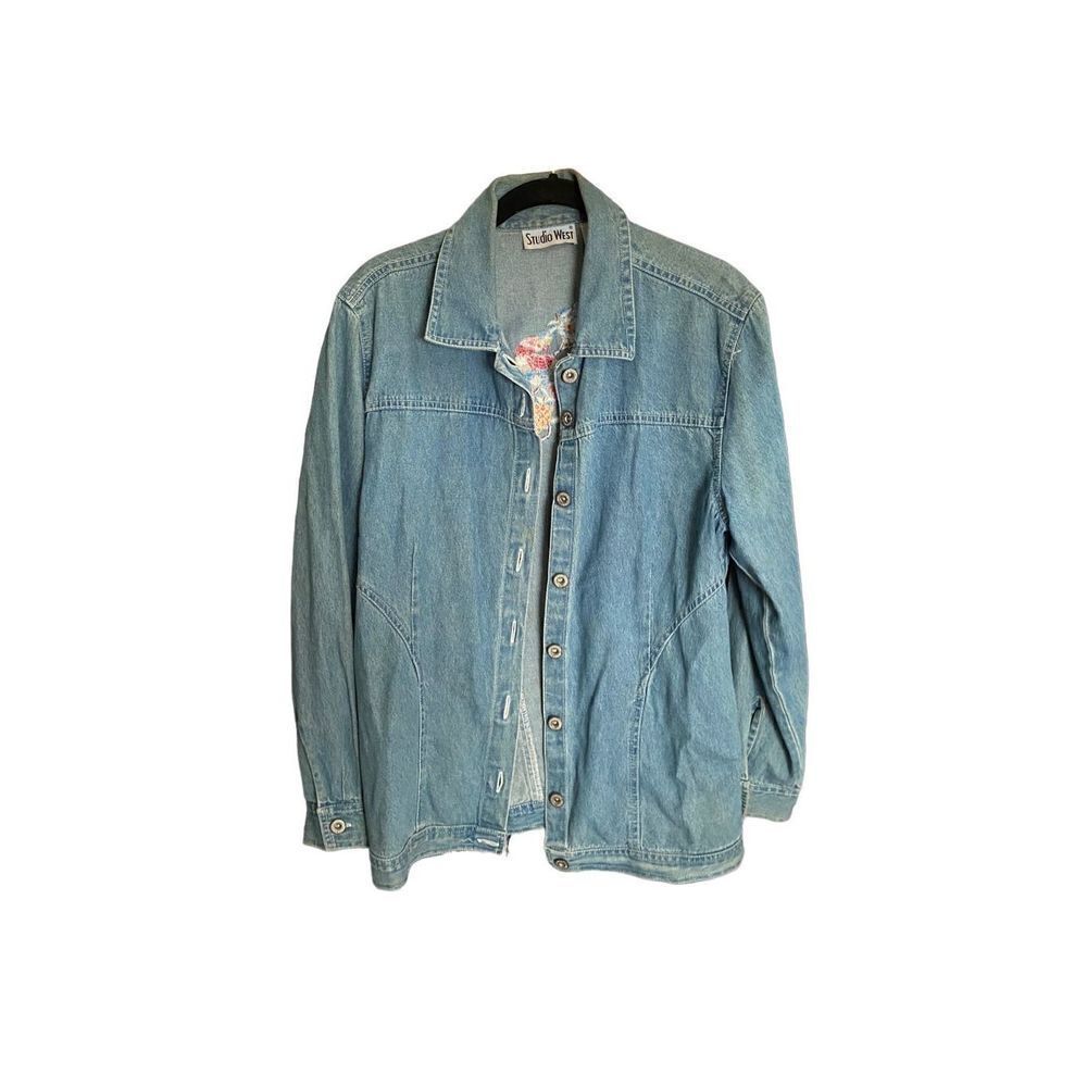 Studio West, women’s denim embroidered bird button down shirt, size small